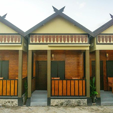 Grand Khalifah Guesthouse Sumbawa Exterior photo