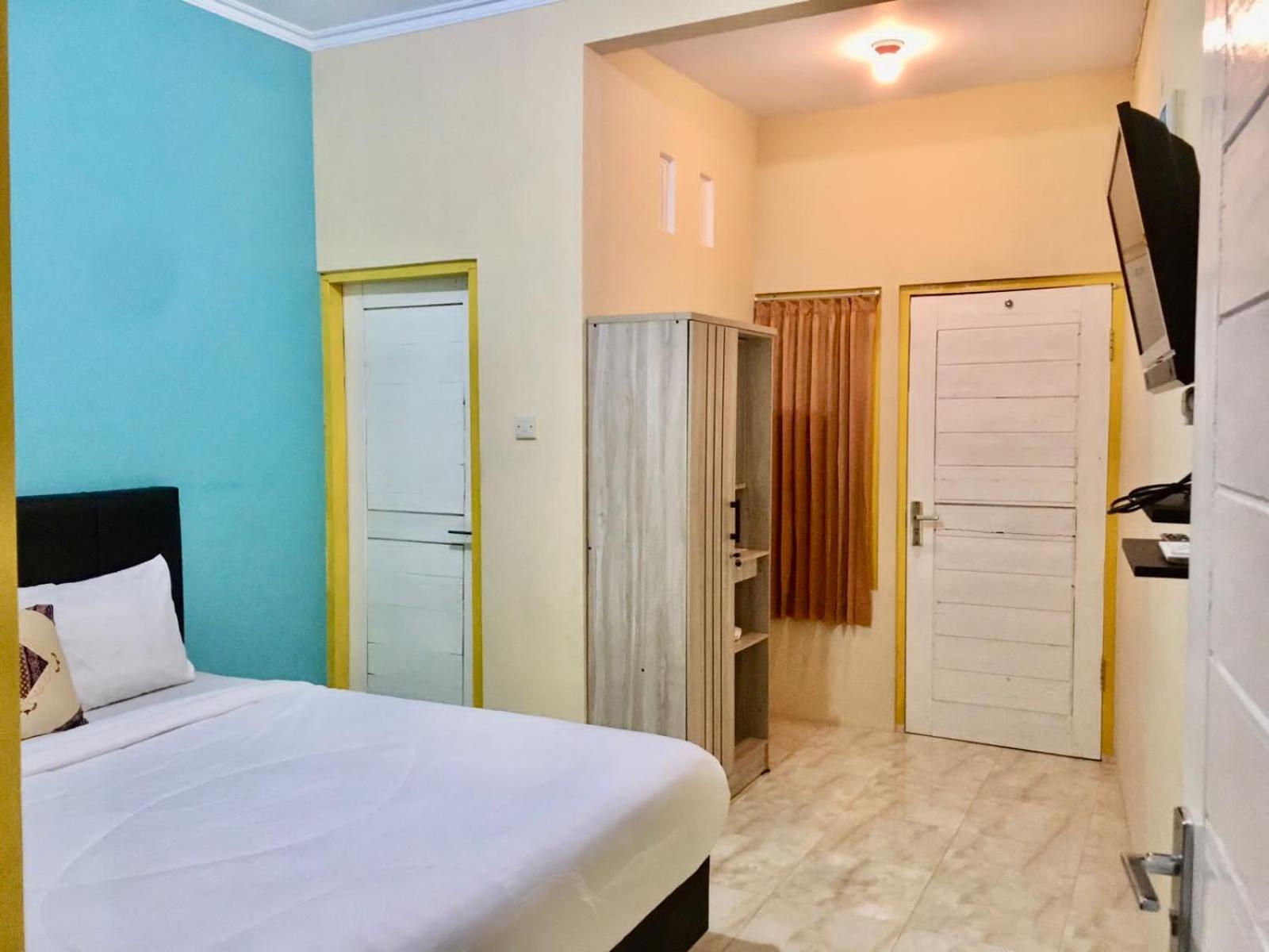 Grand Khalifah Guesthouse Sumbawa Exterior photo