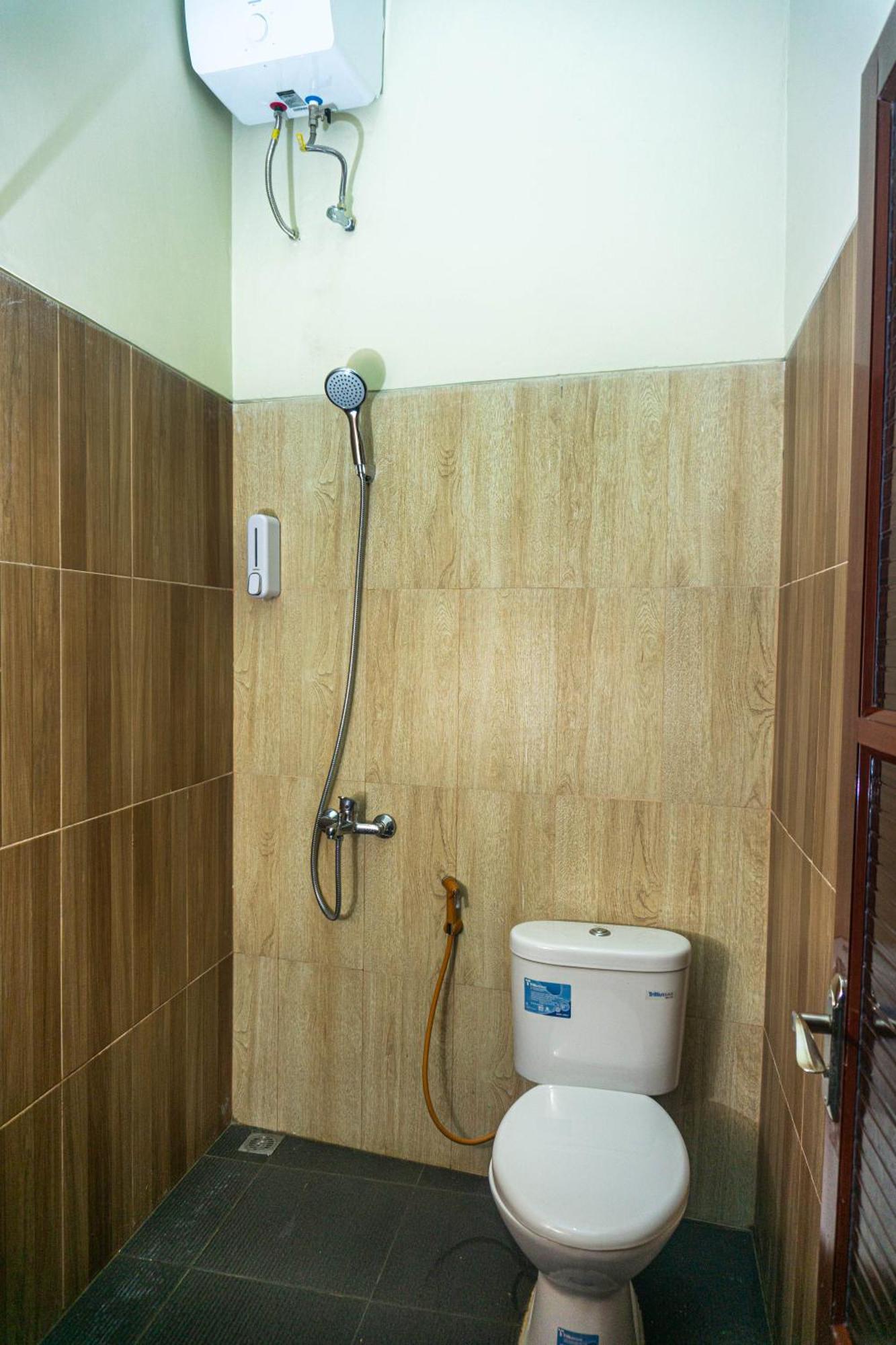Grand Khalifah Guesthouse Sumbawa Exterior photo