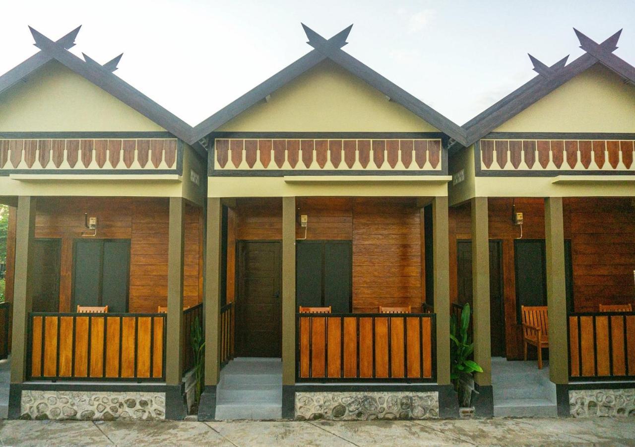 Grand Khalifah Guesthouse Sumbawa Exterior photo