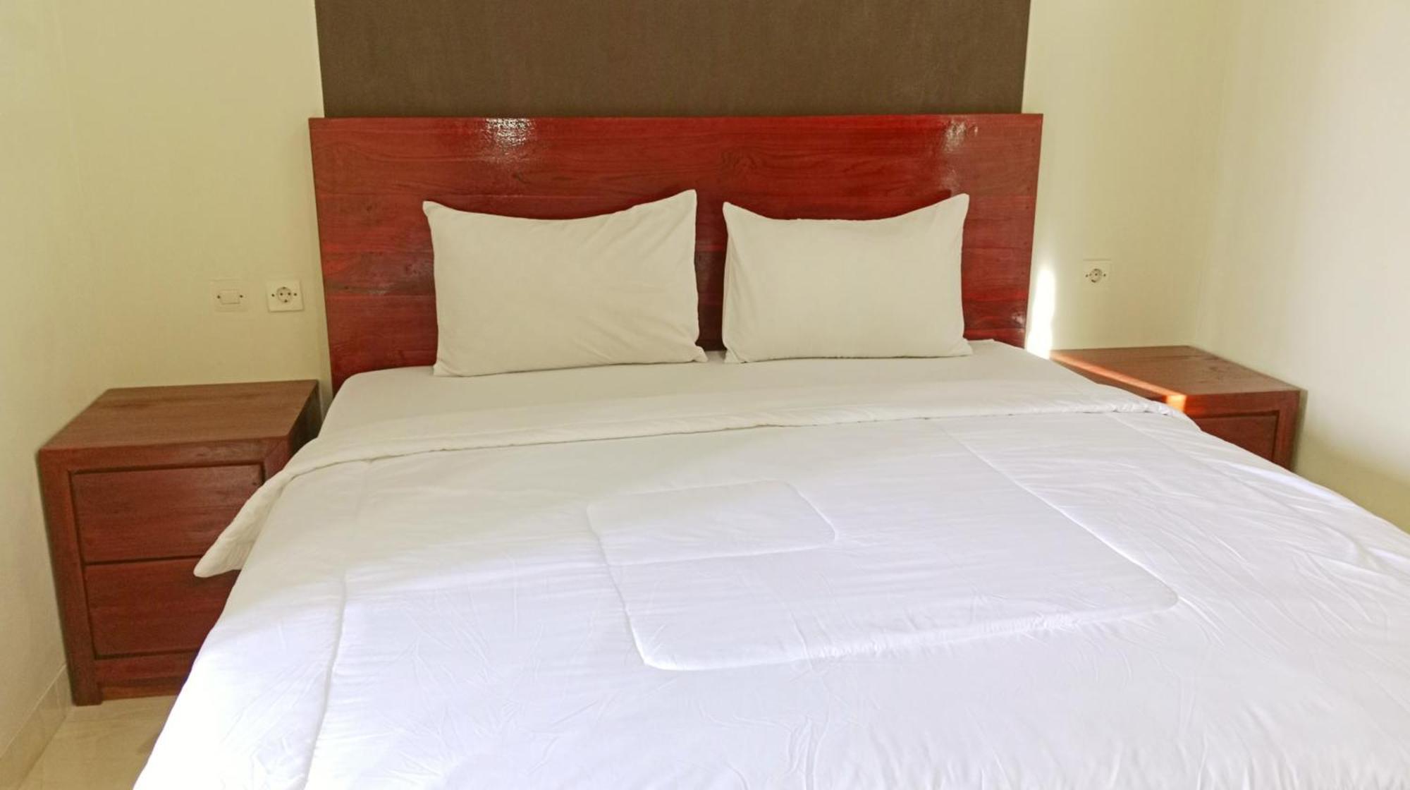 Grand Khalifah Guesthouse Sumbawa Exterior photo