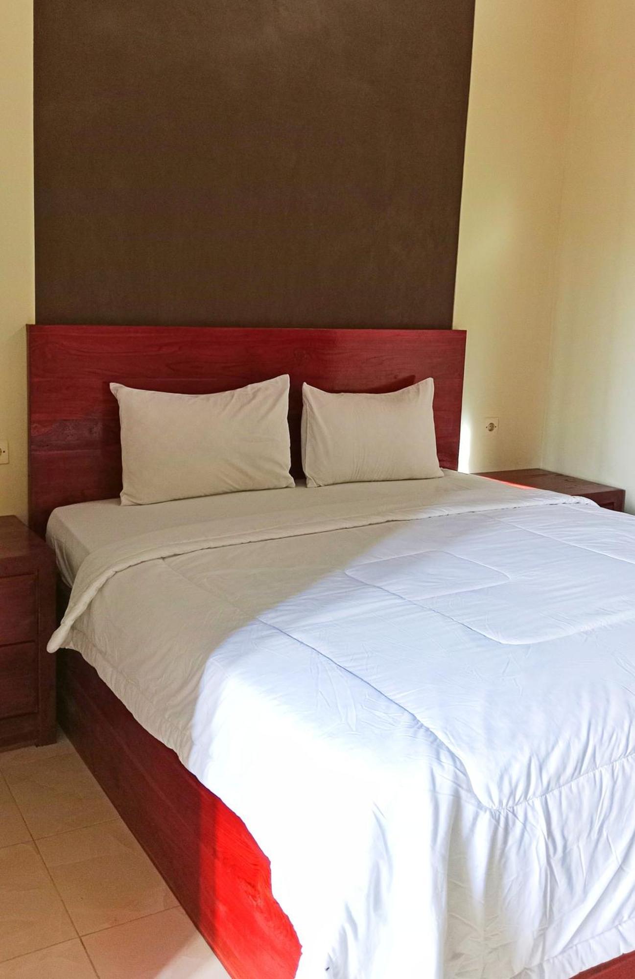 Grand Khalifah Guesthouse Sumbawa Exterior photo
