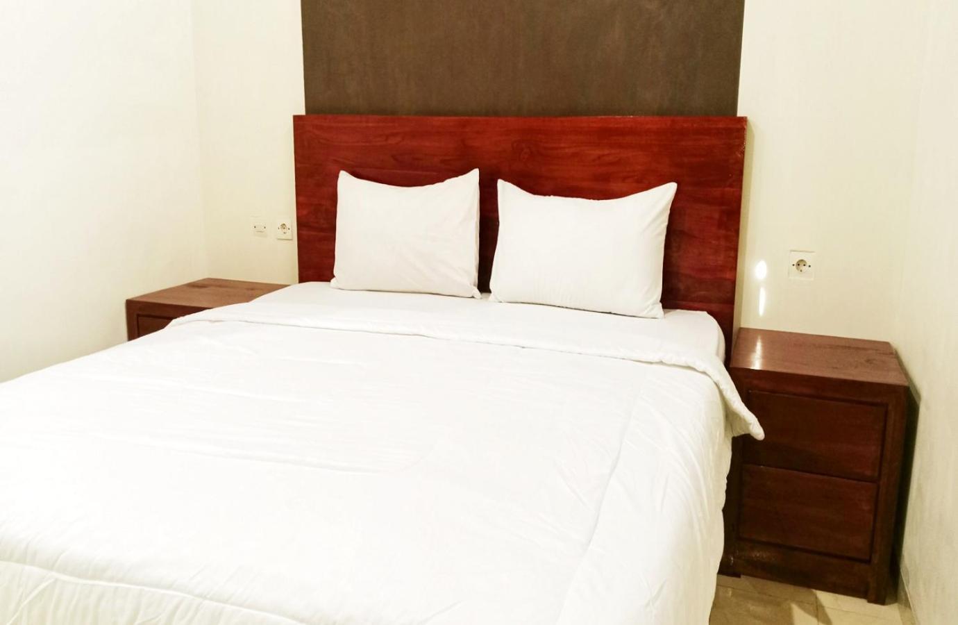 Grand Khalifah Guesthouse Sumbawa Exterior photo